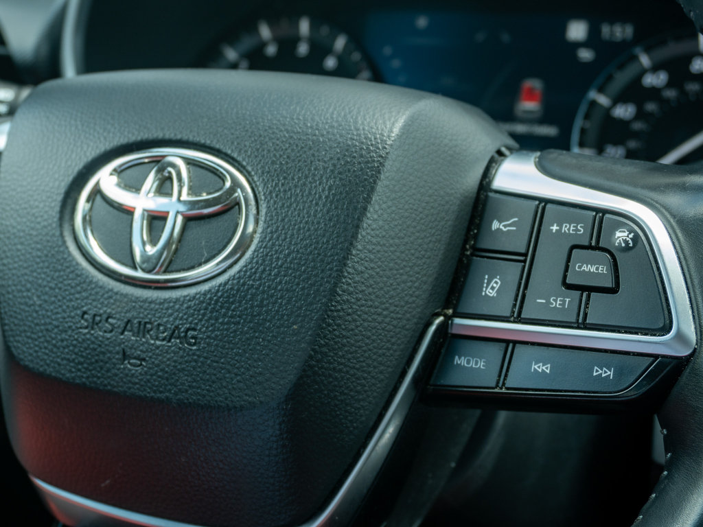 Used 2021 Toyota Highlander XSE AWD/4WD image 30