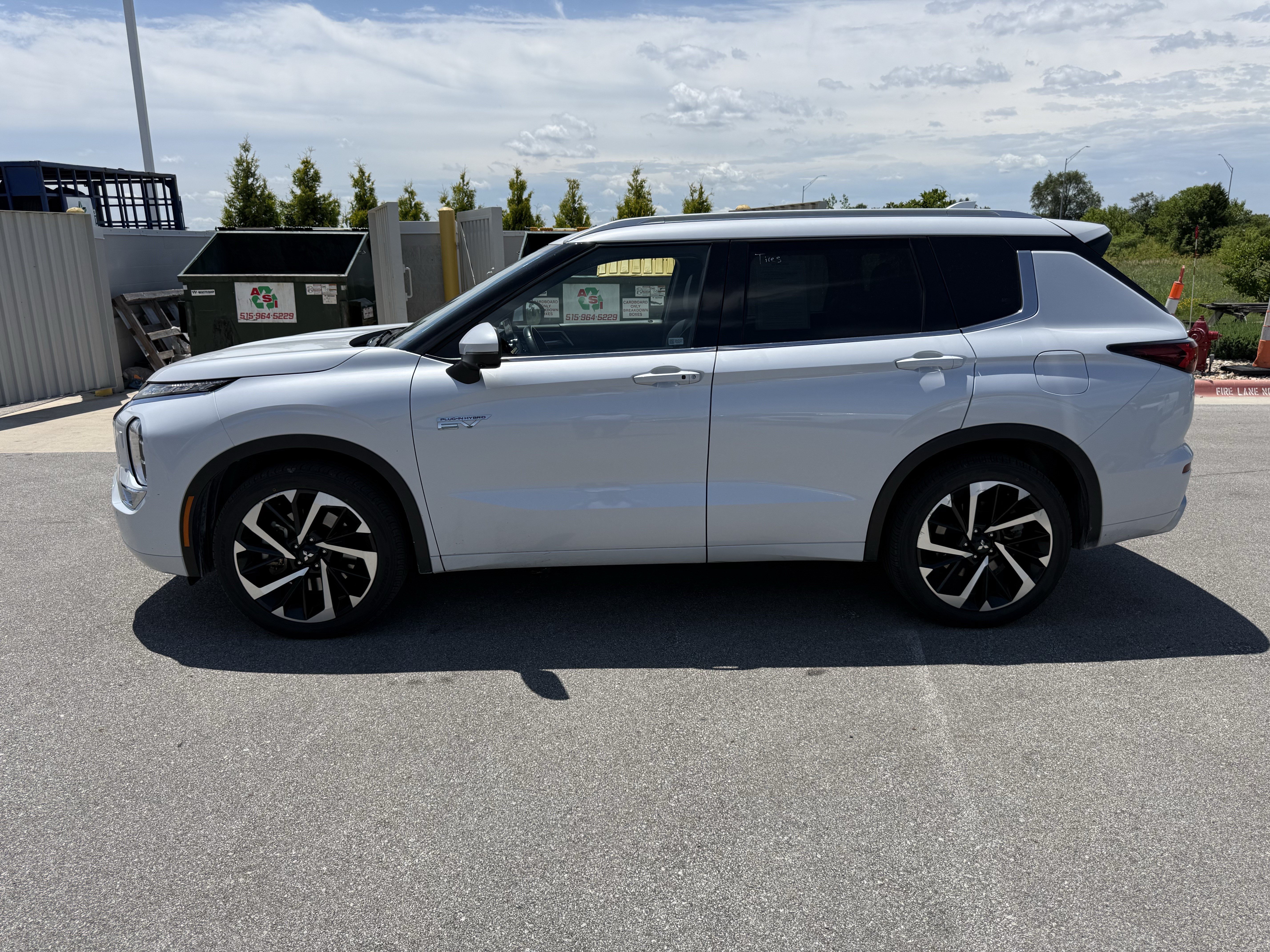 Used 2024 Mitsubishi Outlander SEL AWD/4WD image 2