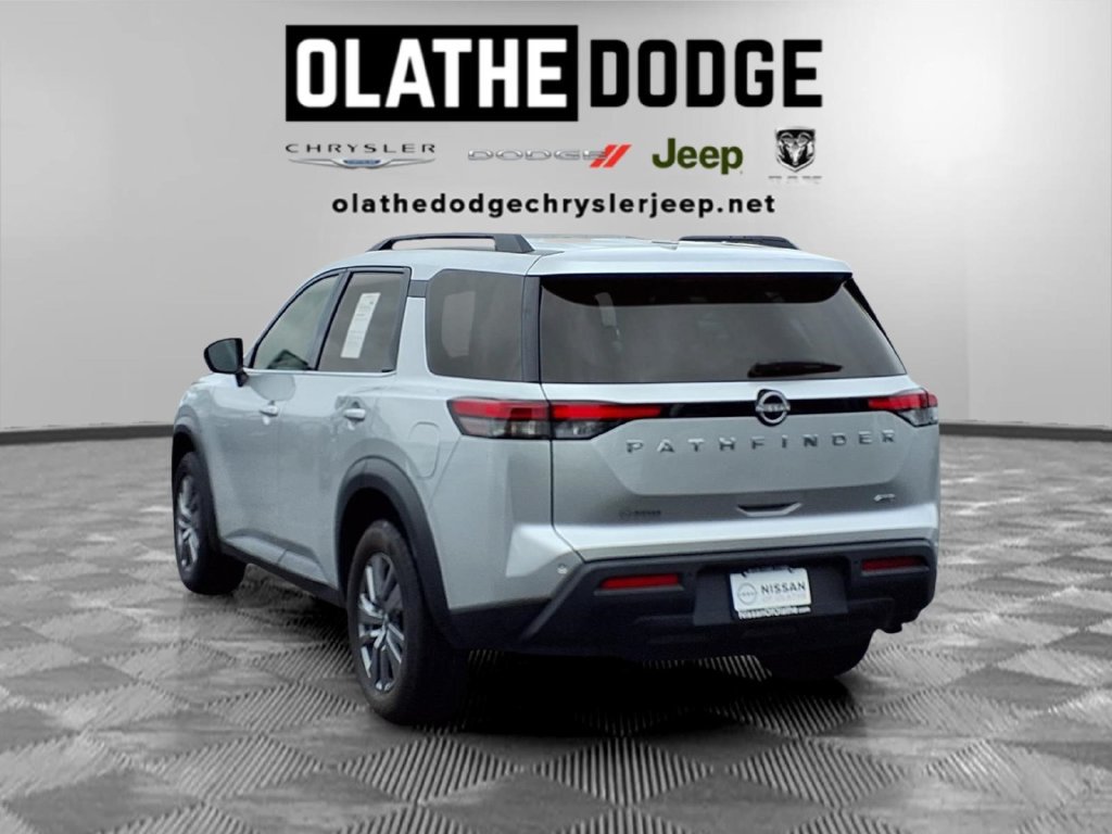 Used 2025 Nissan Pathfinder SV AWD/4WD image 3