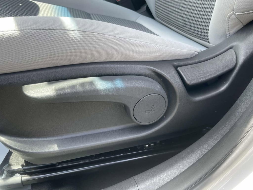 Used 2022 Hyundai Kona SE w/ Cargo Package FWD image 24