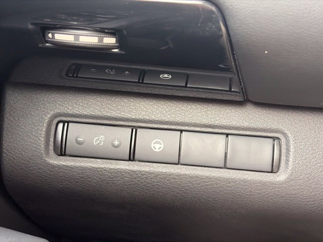 Used 2024 Nissan Pathfinder SV w/ Lighting Package (N92) FWD image 31