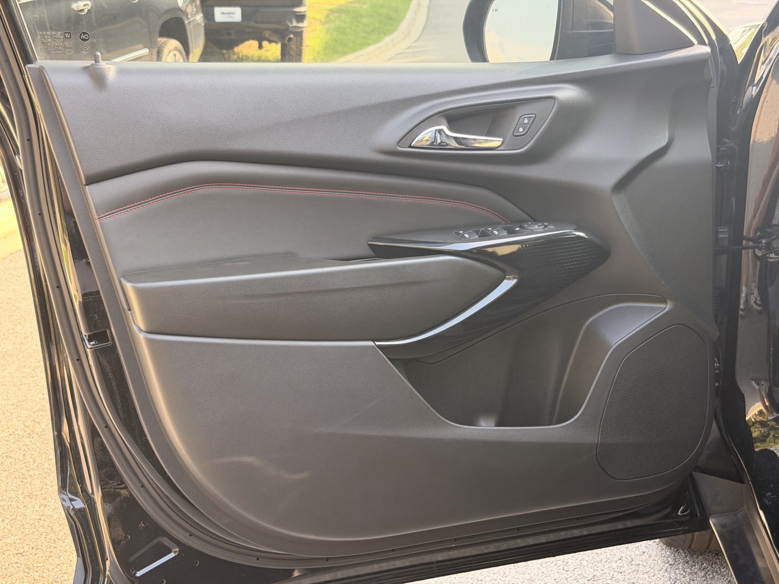 Used 2024 Chevrolet Trax RS w/ Driver Confidence Package FWD image 16