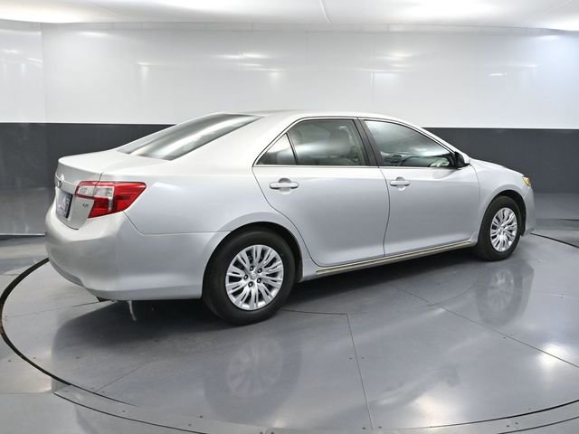 Used 2012 Toyota Camry LE FWD image 4