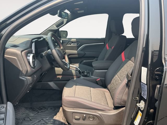 Used 2025 Chevrolet Colorado Z71 w/ Technology Package AWD/4WD image 12