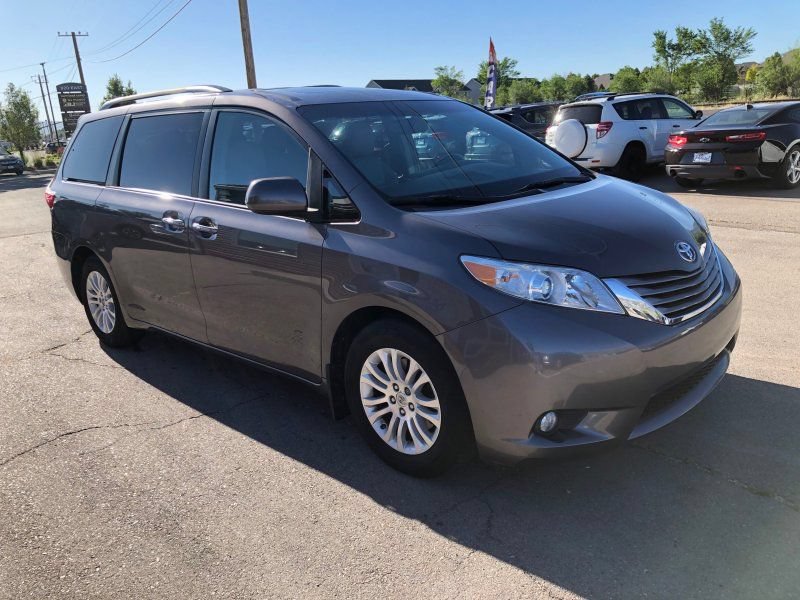 Used 2015 Toyota Sienna XLE FWD image 7