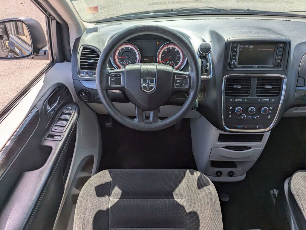 Used 2018 Dodge Grand Caravan SE w/ UConnect Hands-Free Group image 17