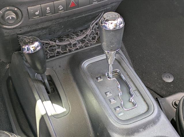 Used 2015 Jeep Wrangler Unlimited Sahara w/ Connectivity Group AWD/4WD image 10