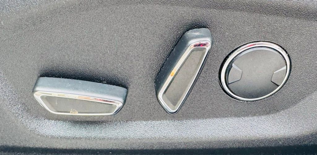 Used 2018 Ford Edge Titanium w/ Equipment Group 301A image 10