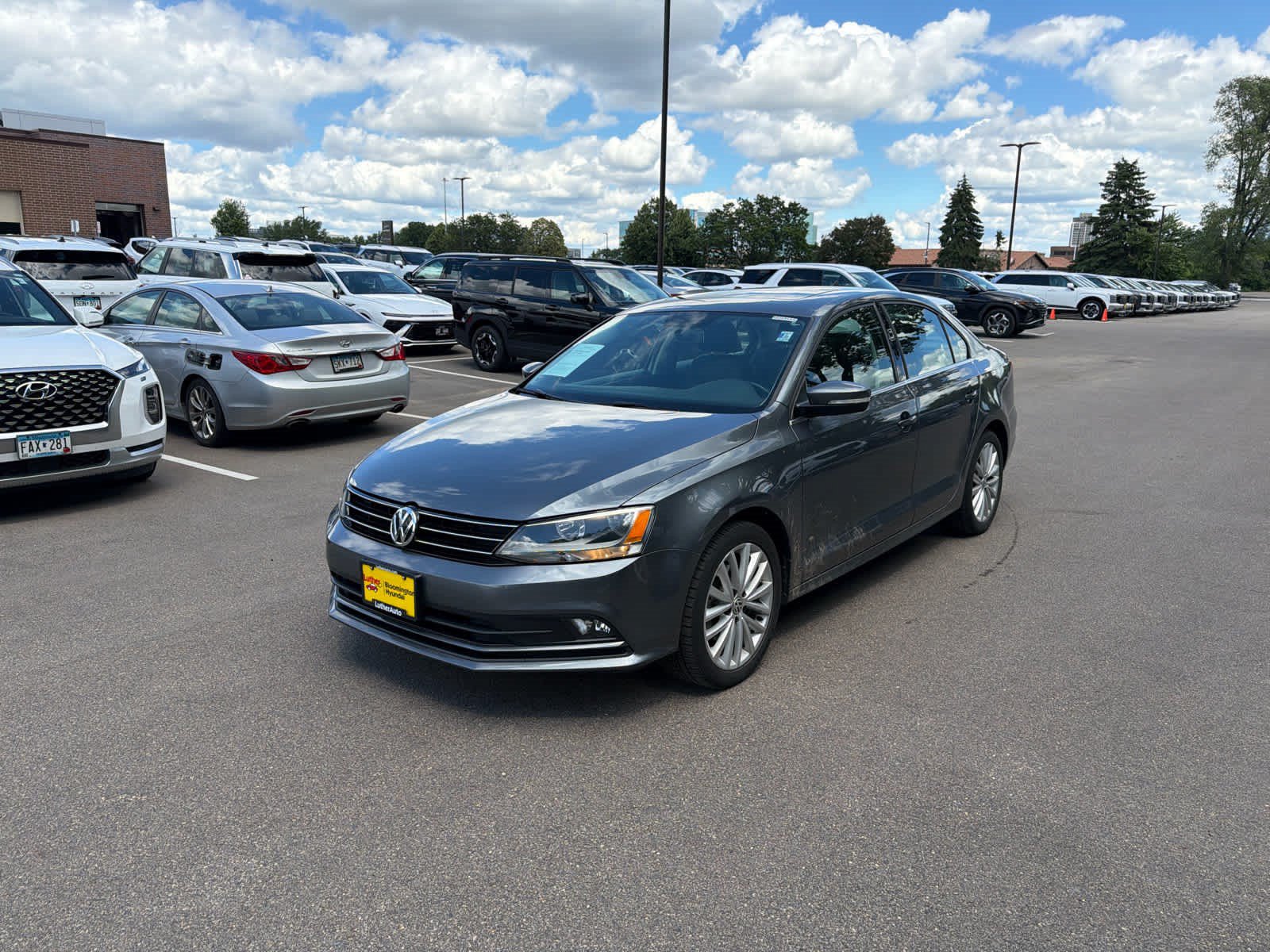 Used 2015 Volkswagen Jetta SE FWD image 4