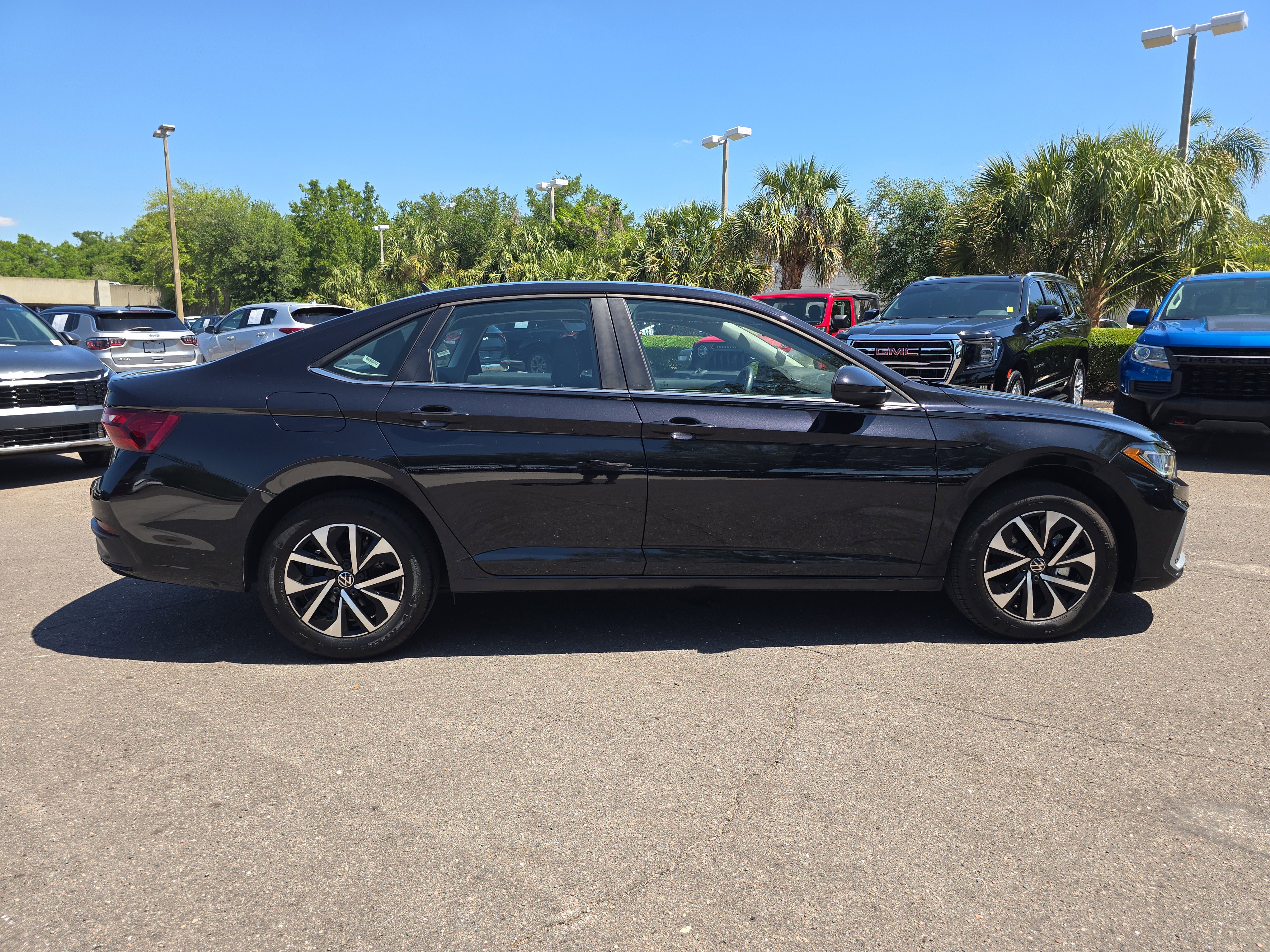 Used 2025 Volkswagen Jetta S image 9