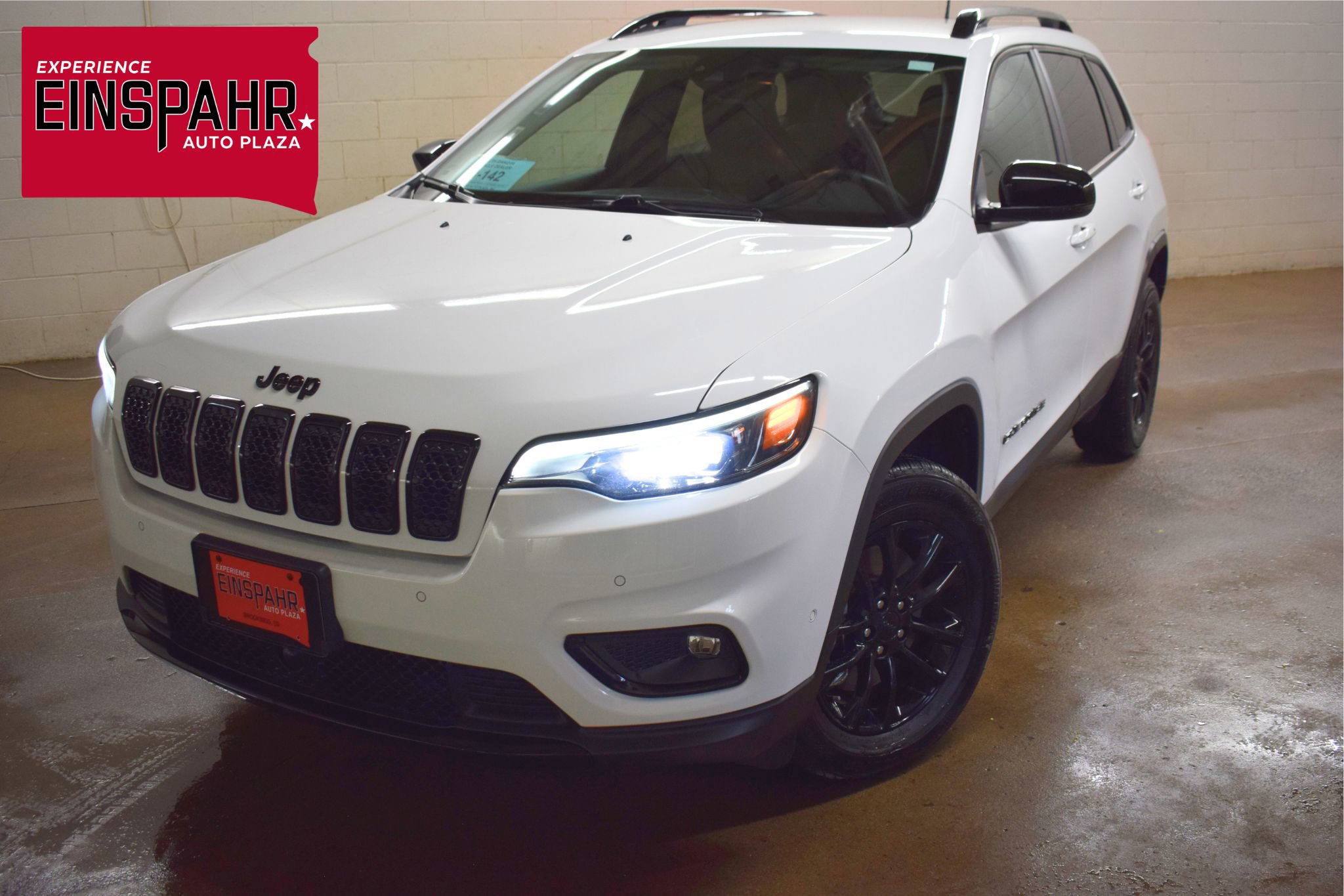 Used 2023 Jeep Cherokee Altitude Lux image 1