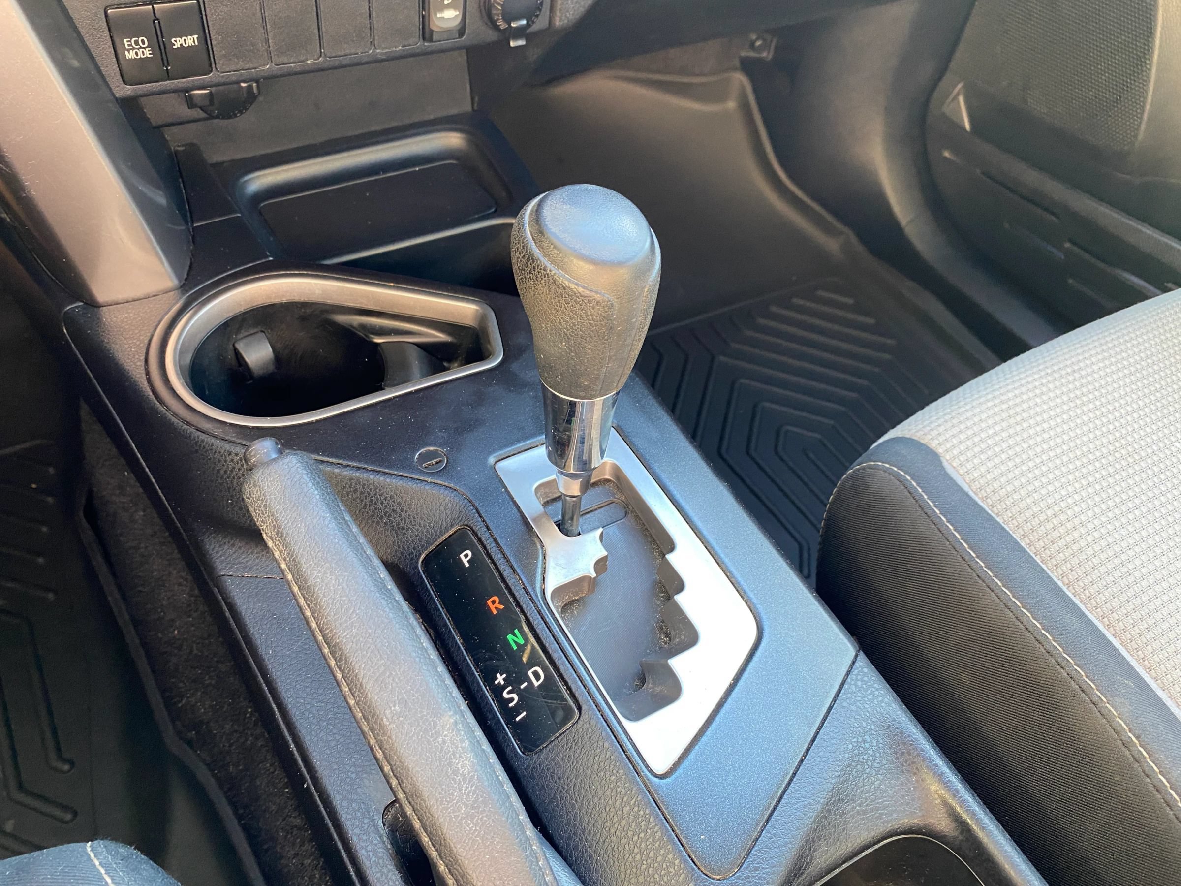 Used 2017 Toyota RAV4 XLE AWD/4WD image 22