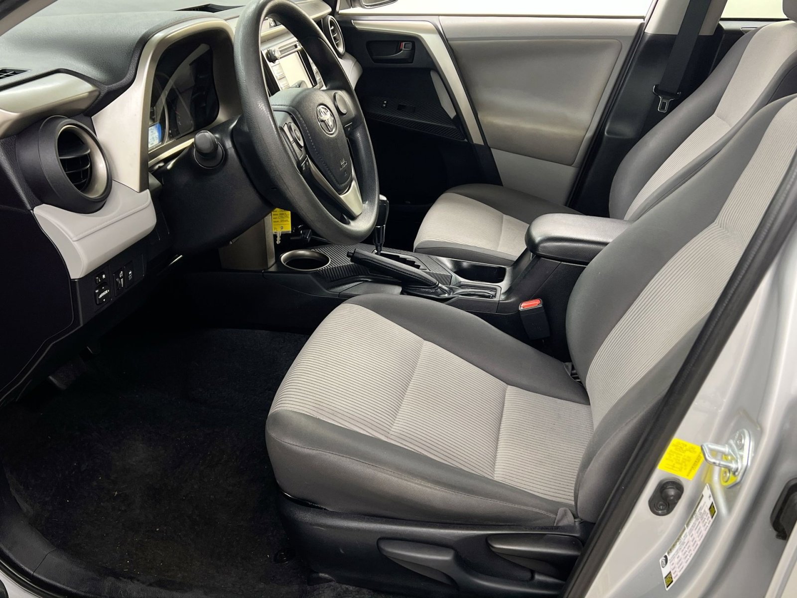 Used 2013 Toyota RAV4 LE image 2