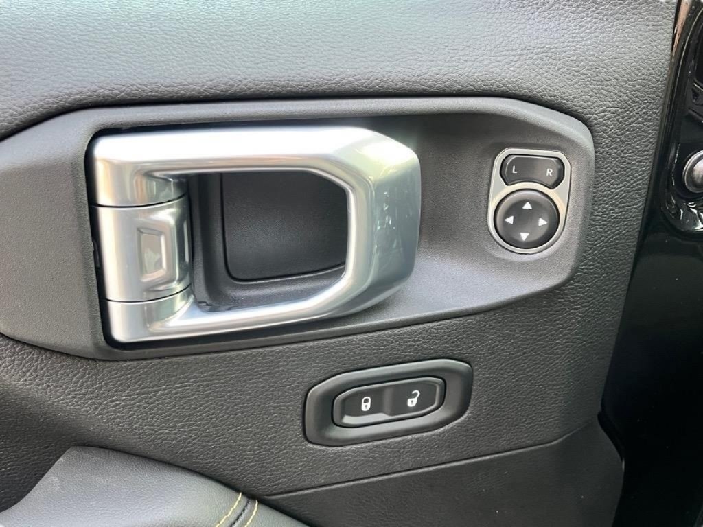 New 2025 Jeep Wrangler Unlimited Sahara w/ Safety Group AWD/4WD image 12