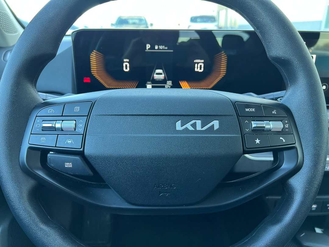 Used 2025 Kia K4 LXS image 14