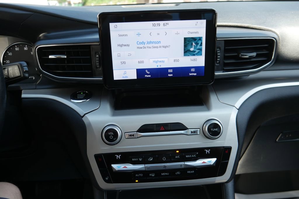 Used 2021 Ford Explorer XLT w/ Equipment Group 202A AWD/4WD image 16