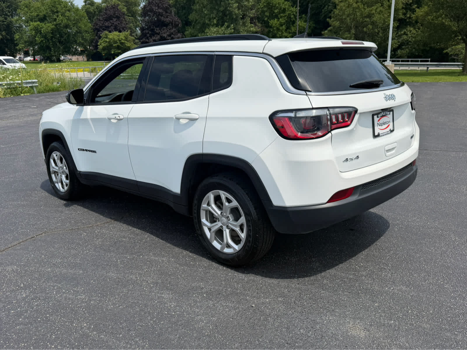 Used 2024 Jeep Compass Latitude AWD/4WD image 7