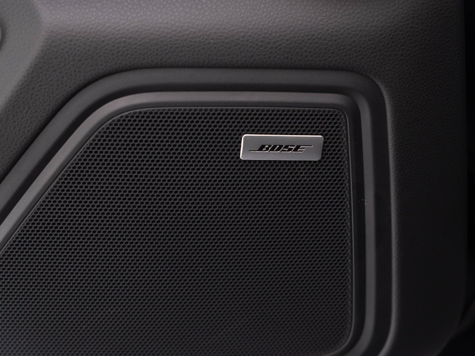 Certified 2026 Porsche Macan Turbo AWD/4WD image 23