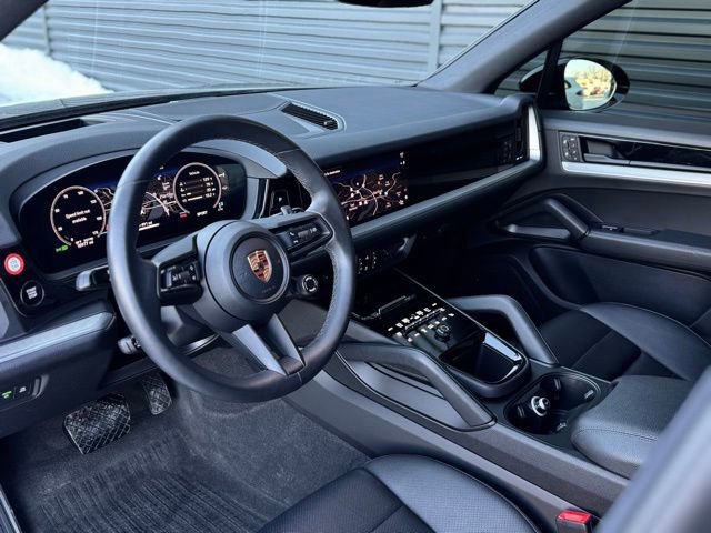 Certified 2025 Porsche Cayenne image 4