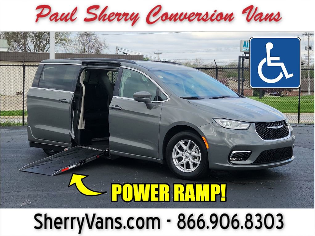Used 2022 Chrysler Pacifica Touring-L FWD image 1