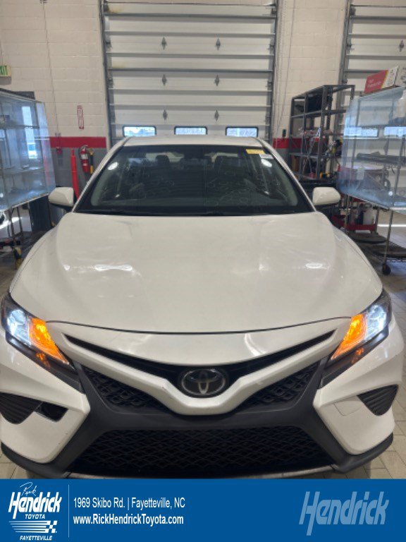 Used 2018 Toyota Camry SE image 1