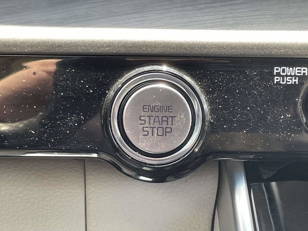 Used 2024 Kia Carnival EX FWD image 37