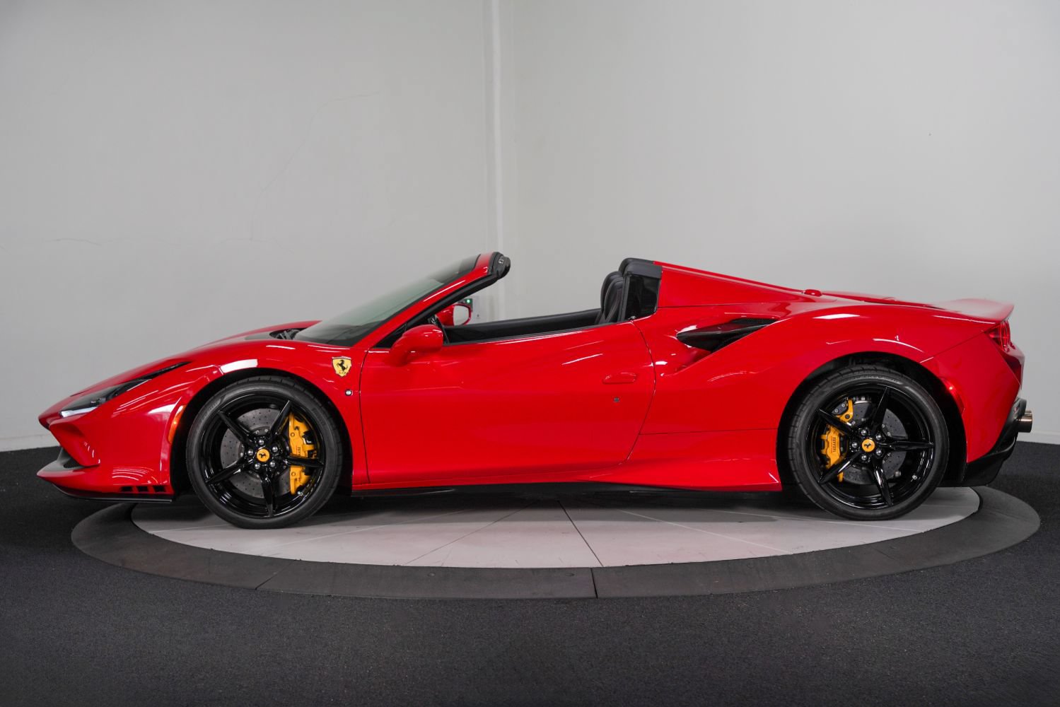 Used 2023 Ferrari F8 Tributo RWD image 7