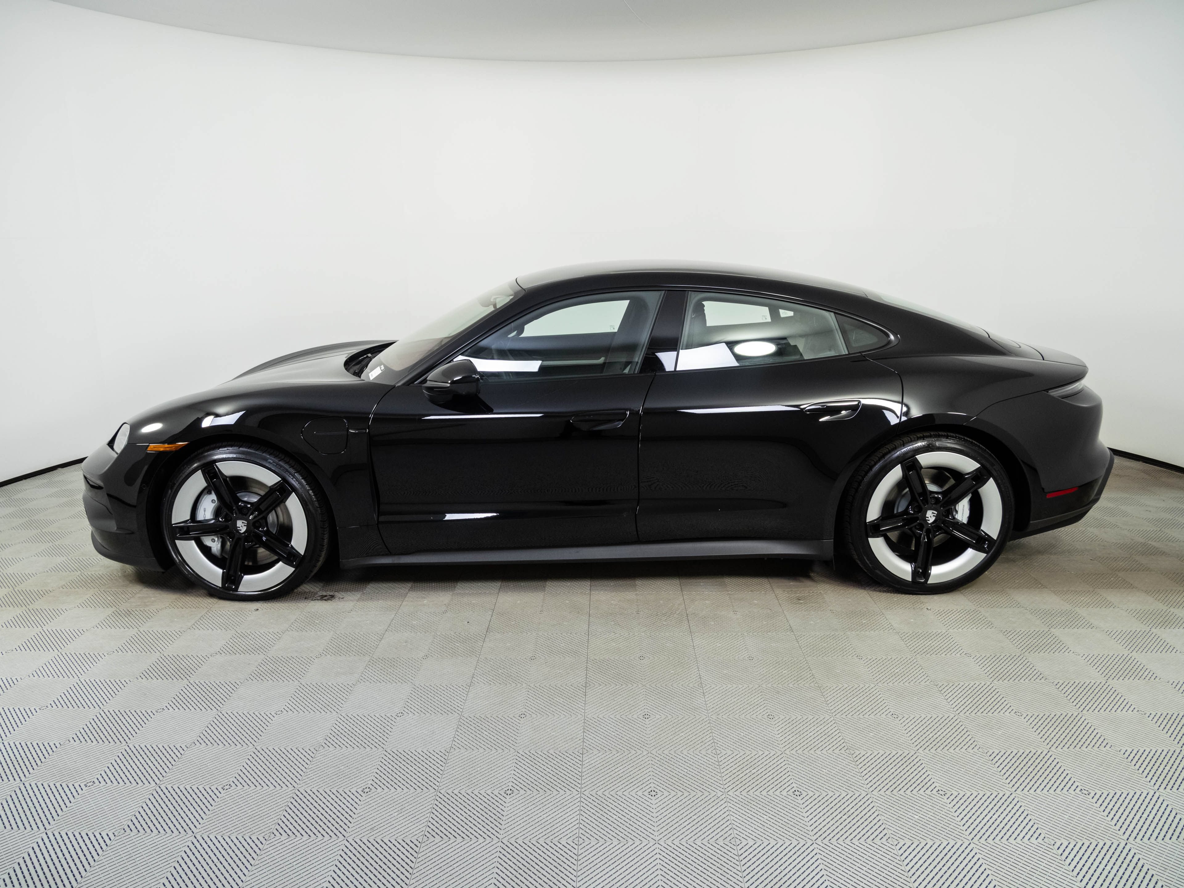 New 2026 Porsche Taycan AWD/4WD image 2