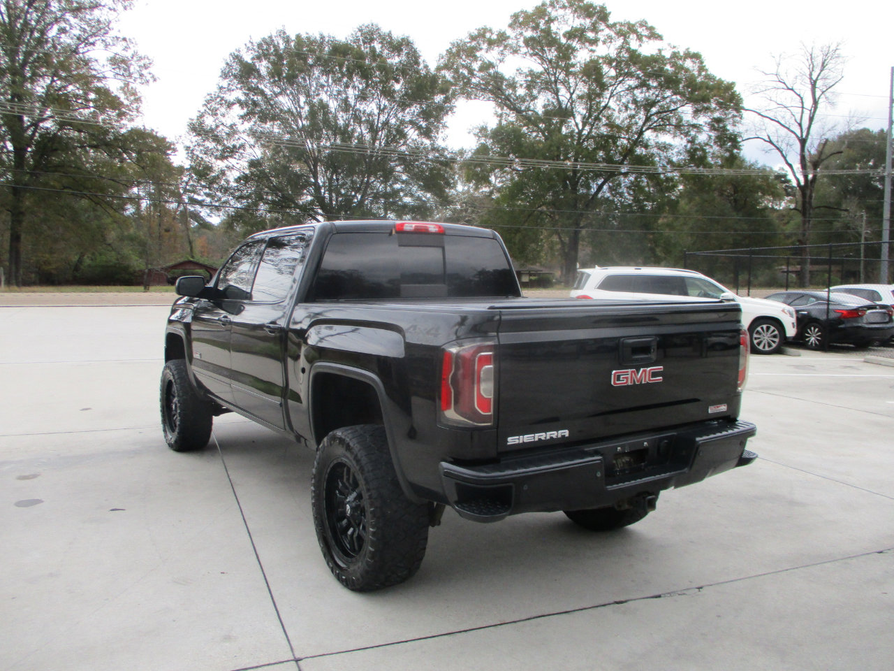 Used 2017 GMC Sierra 1500 SLT image 11