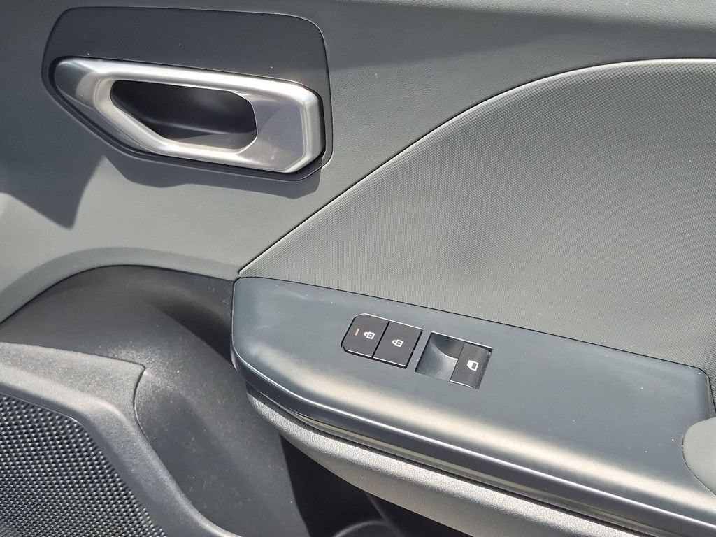 Used 2025 Kia K4 FWD image 34