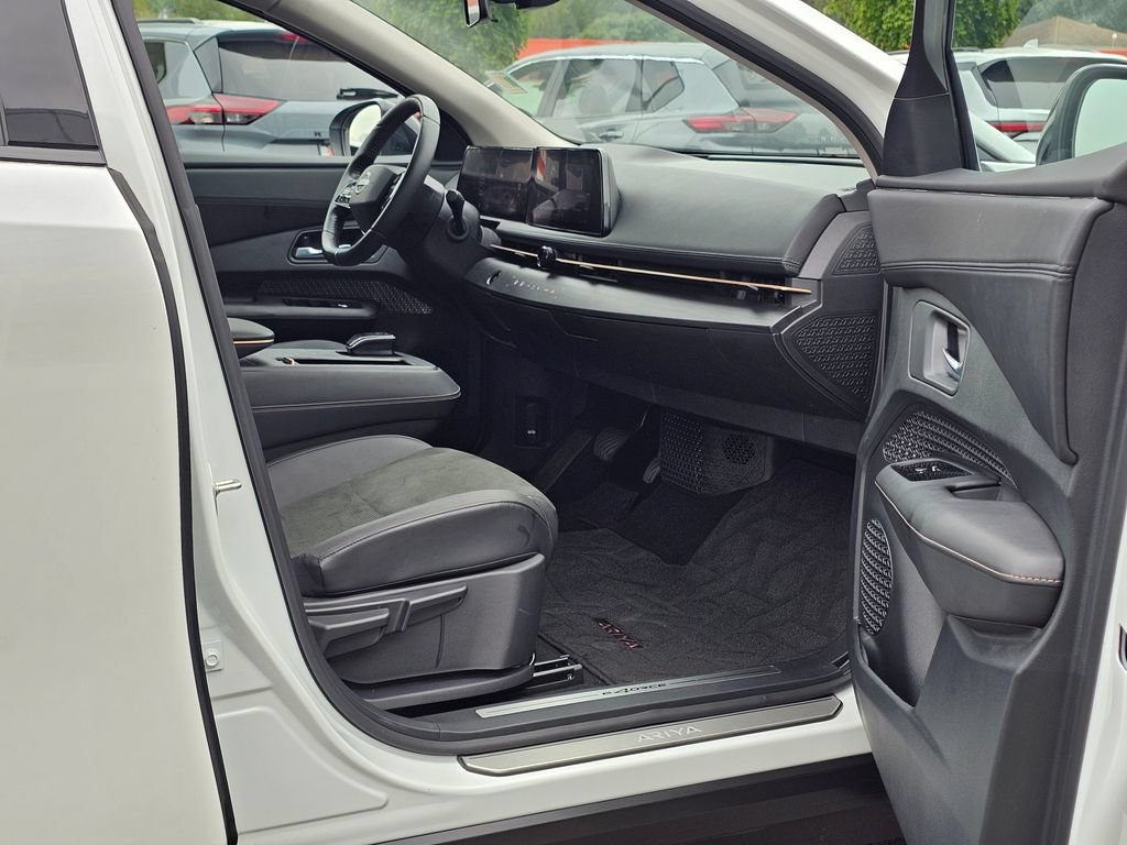 Used 2024 Nissan Ariya AWD image 13
