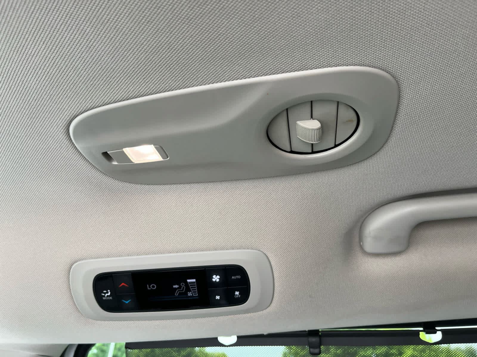Used 2023 Chrysler Pacifica Touring-L FWD image 24