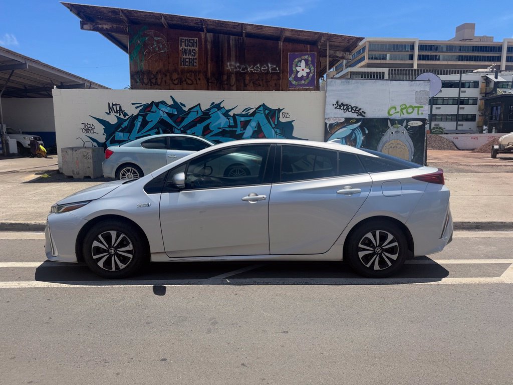 Used 2018 Toyota Prius Prime Plus w/ Carpet Mat Package FWD image 2