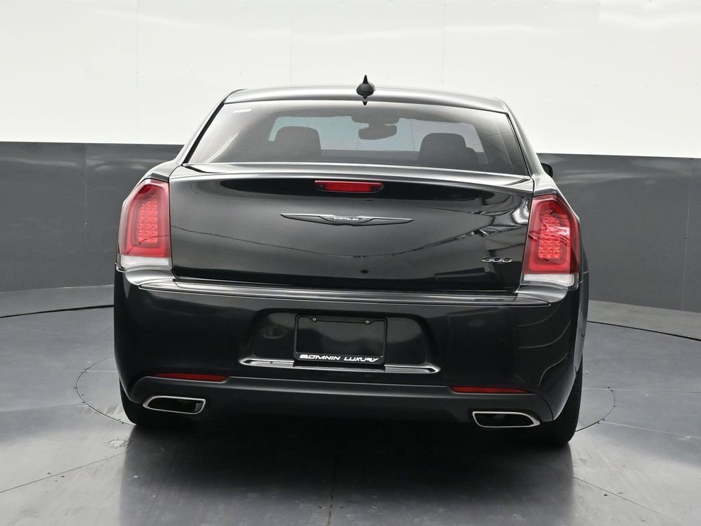 Used 2023 Chrysler 300 Touring w/ Sport Appearance Package image 4