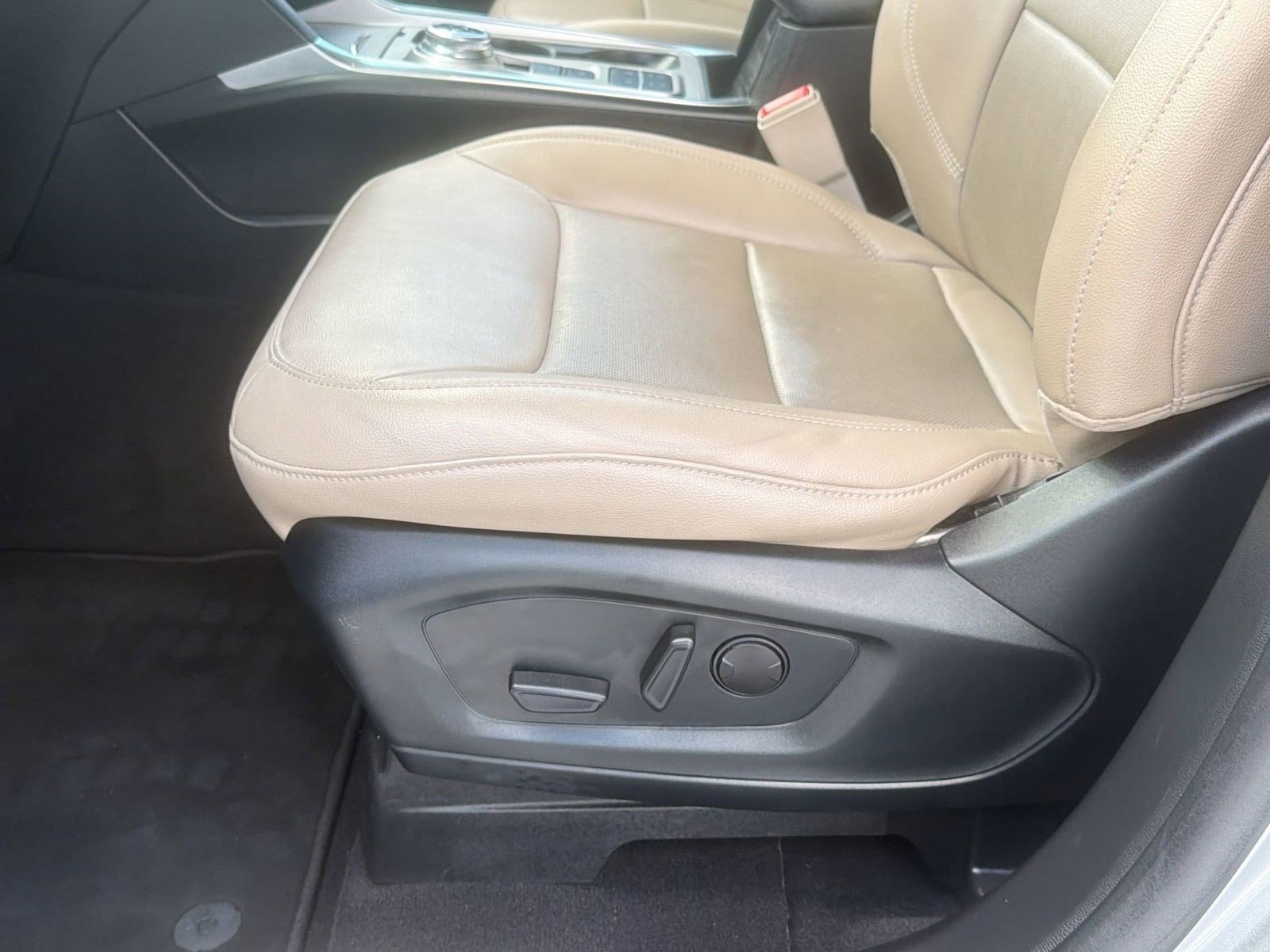 Used 2021 Ford Explorer Limited w/ Equipment Group 301A image 14