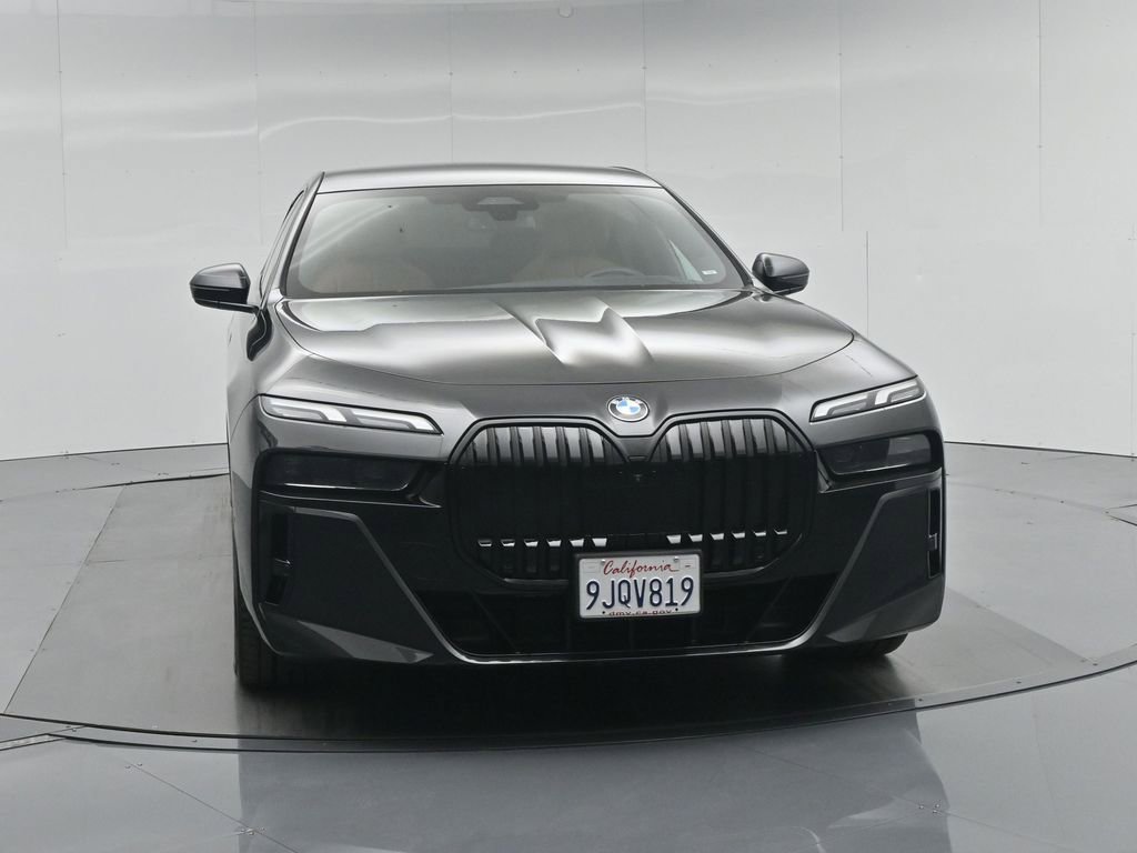 Used 2023 BMW 740i w/ Parking Assistance Package image 28