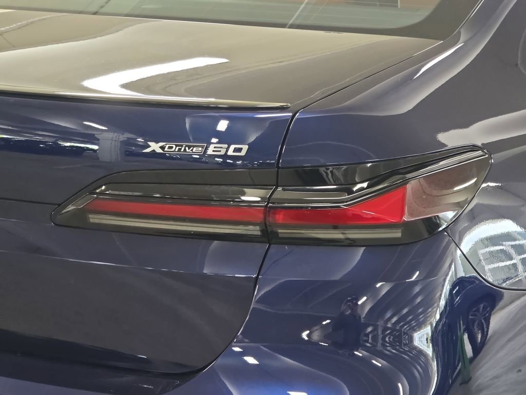 Used 2023 BMW i7 xDrive60 image 33