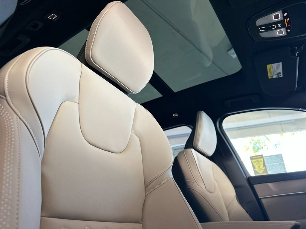 New 2026 Volvo XC90 T8 Plus w/ Protection Package Premier AWD/4WD image 17