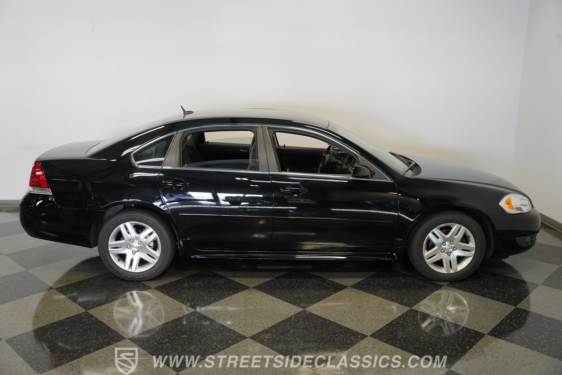 Used 2011 Chevrolet Impala LT image 17