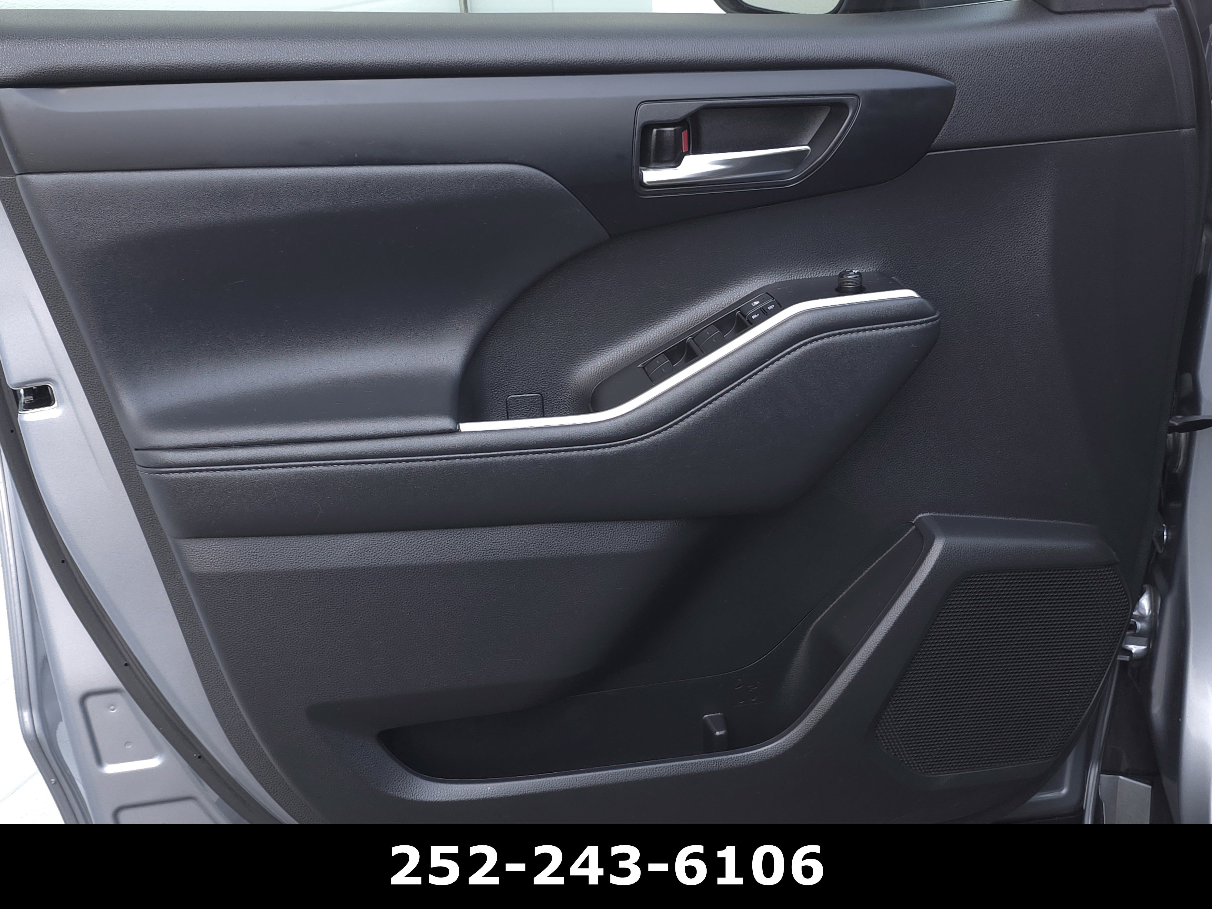 Used 2021 Toyota Highlander XLE image 27