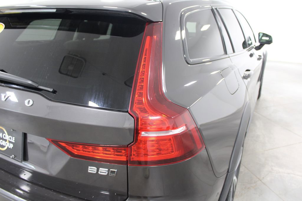 Used 2024 Volvo V60 B5 Cross Country Plus image 12