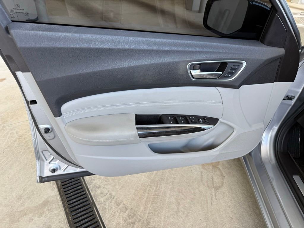 Used 2018 Acura TLX image 19