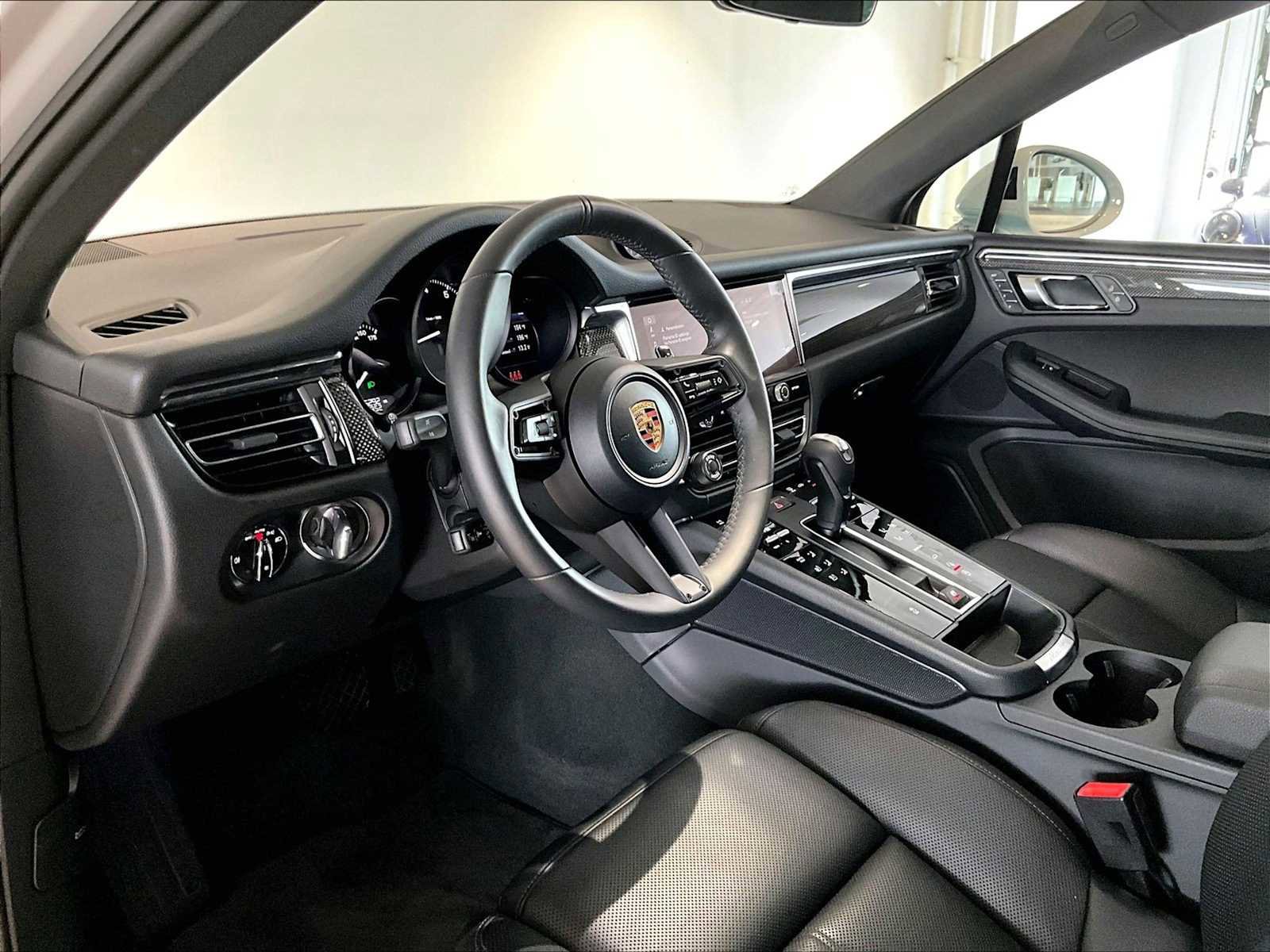 Used 2026 Porsche Macan AWD/4WD image 7