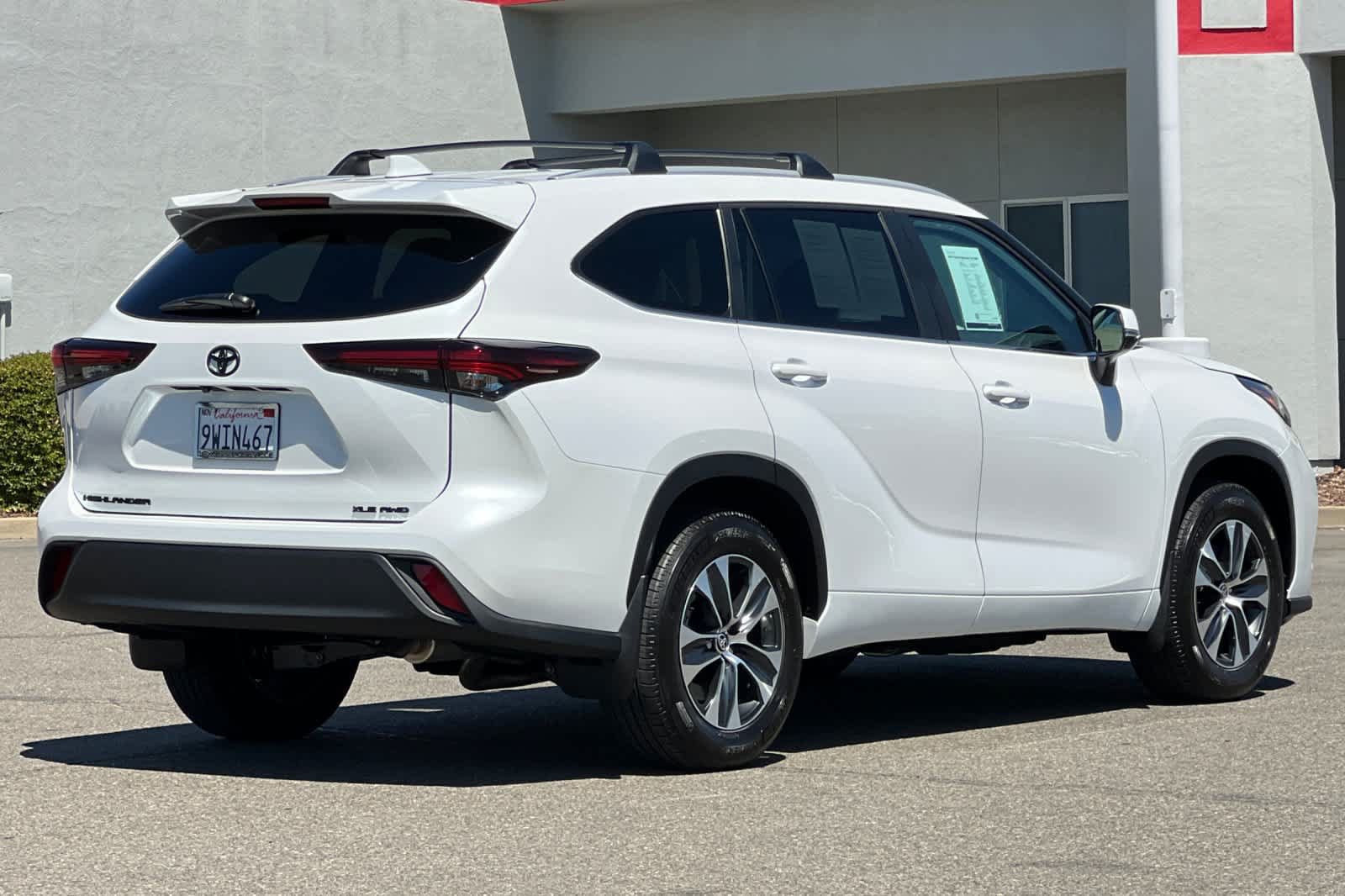 Used 2026 Toyota Highlander XLE AWD/4WD image 2