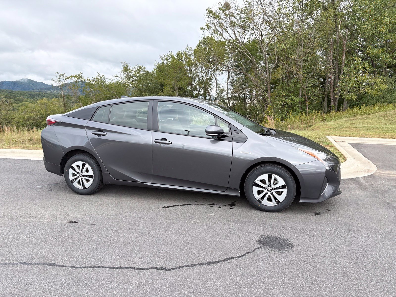 Used 2017 Toyota Prius Four w/ Advanced Technology Package FWD image 7