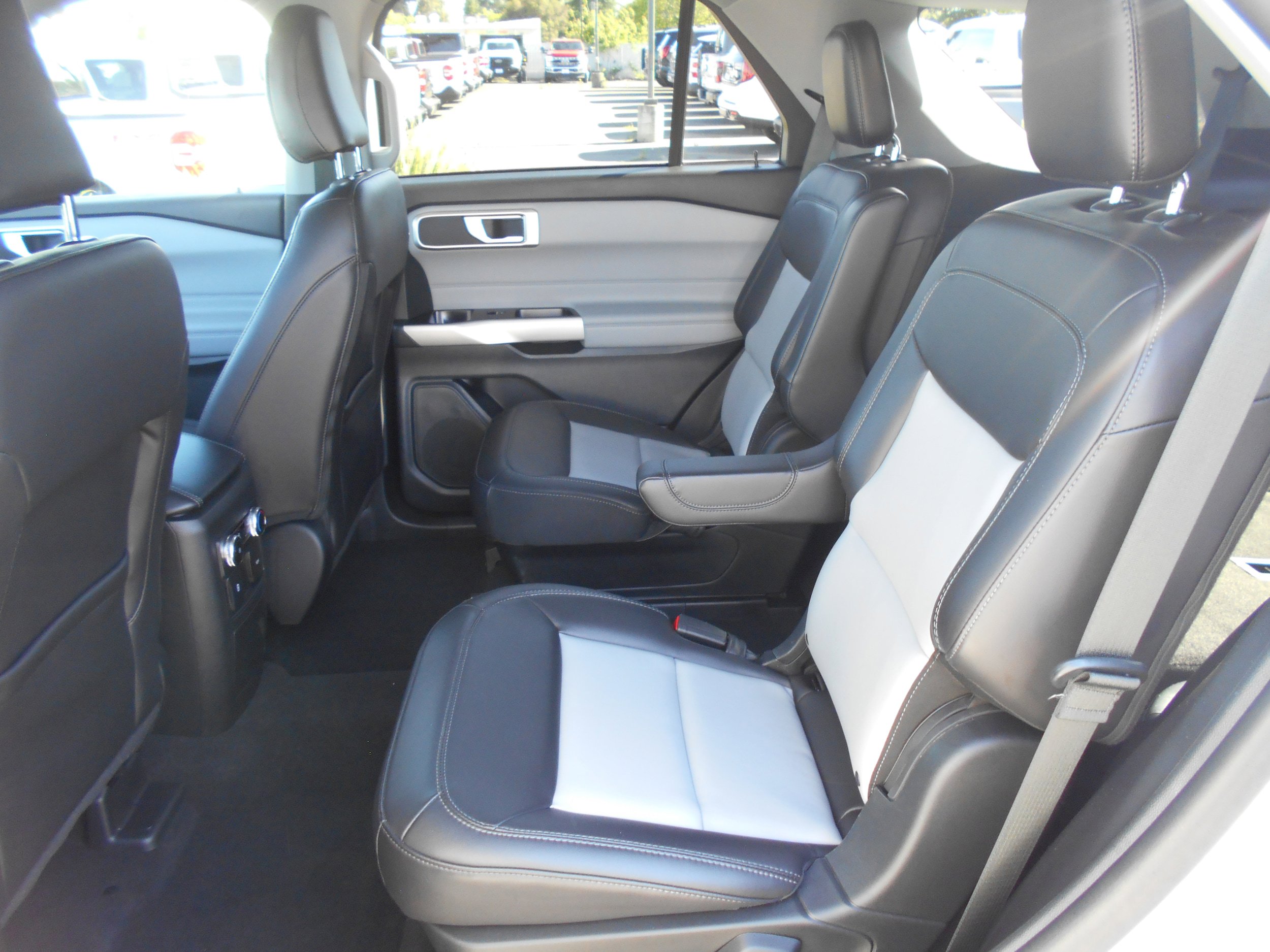 Used 2023 Ford Explorer XLT w/ Equipment Group 202A image 9