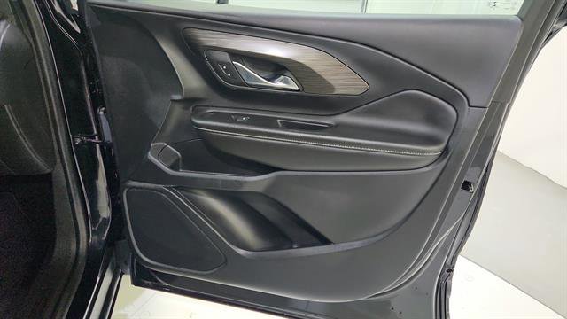 Used 2023 GMC Terrain SLE image 24