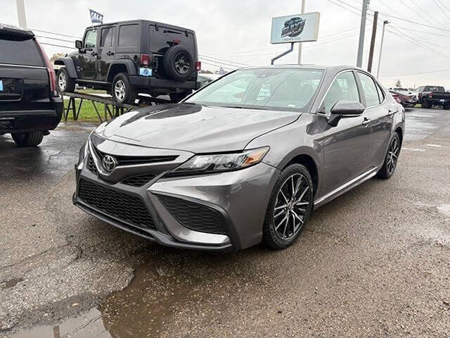 Used 2024 Toyota Camry SE FWD image 1