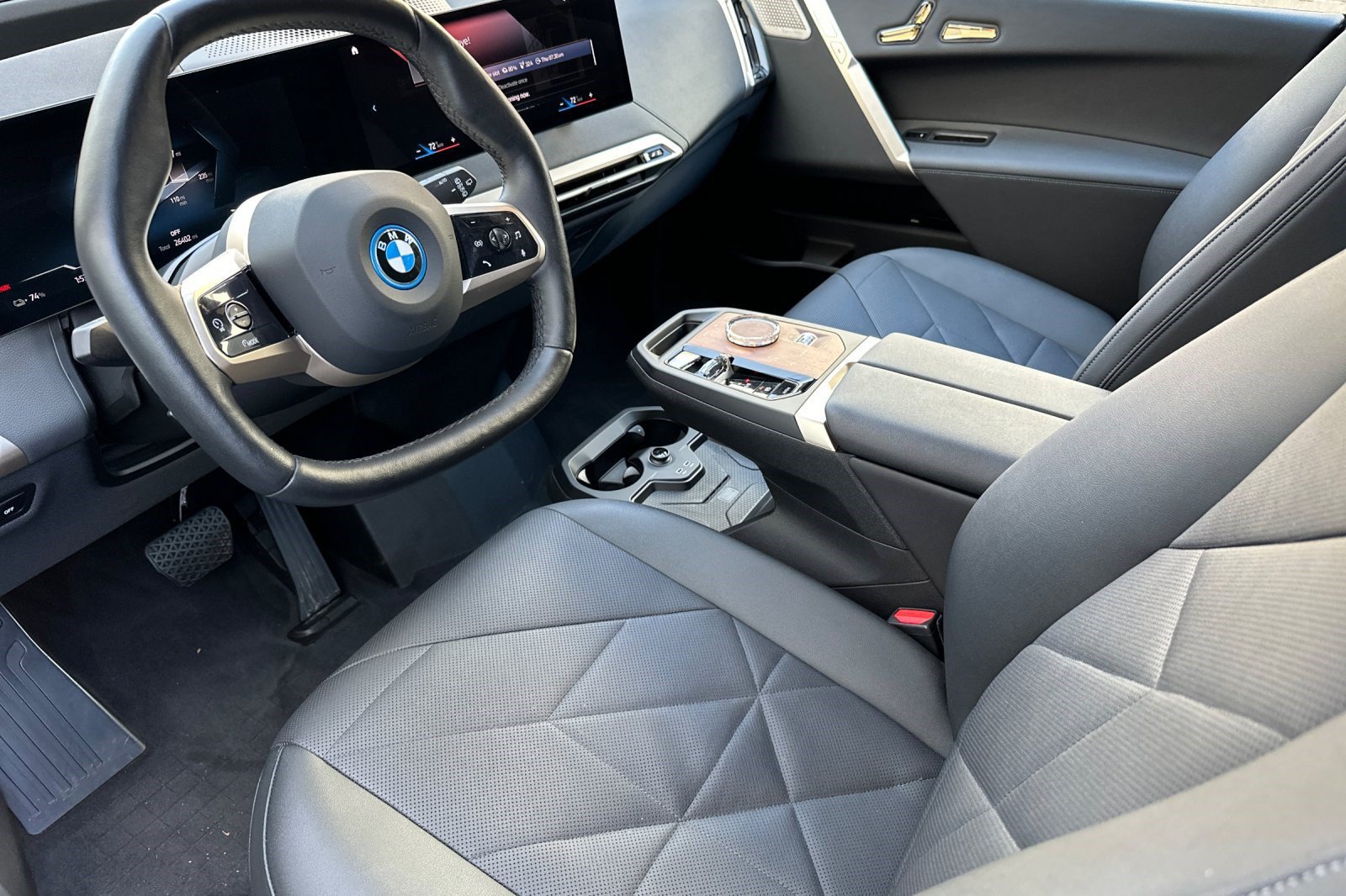 Certified 2023 BMW iX M60 w/ Executive Package AWD/4WD image 4