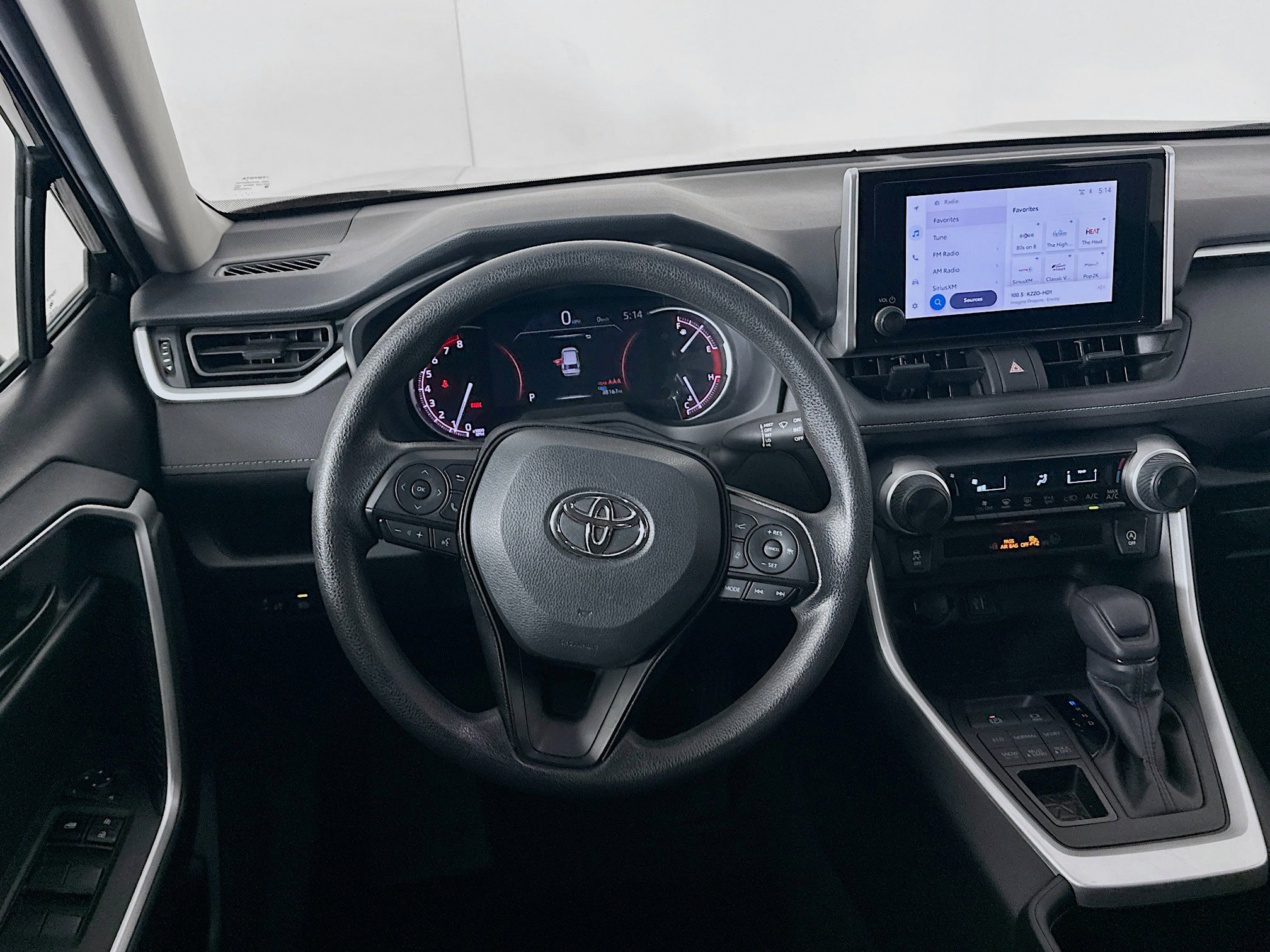 Used 2024 Toyota RAV4 LE image 17